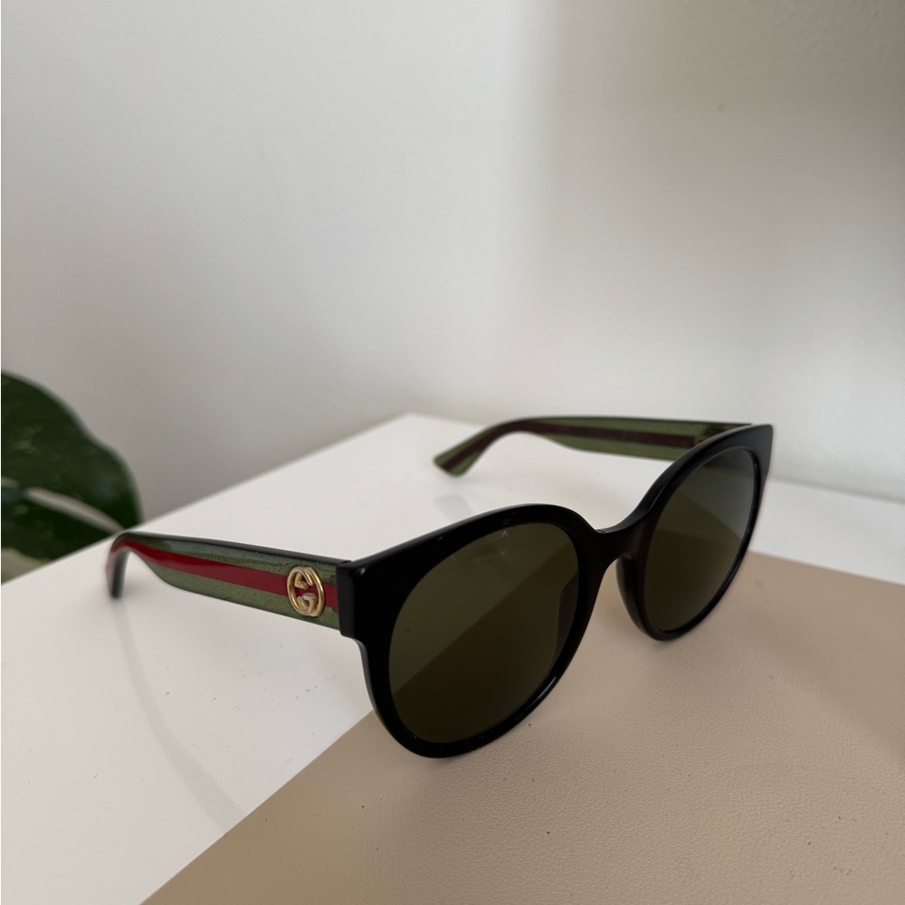 Gucci Black and Green Round Frame Sunglasses